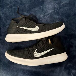 NIB Nike Free RN Flyknit Black with white swoosh